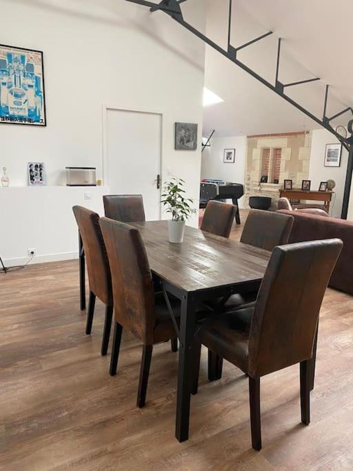 Loft Proche Centre Ville Hotes Habitant A L Etage Laval  Exterior photo